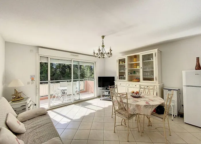 T2 Pour 4 Personnes Dans Avec Piscine * סן-מקסים