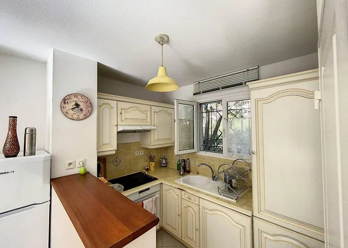 Apartmán T2 Pour 4 Personnes Dans Avec Piscine