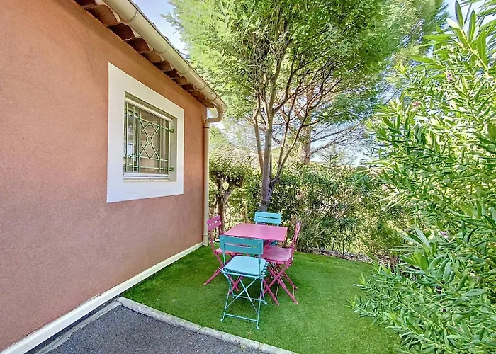 T2 Pour 4 Personnes Dans Avec Piscine Apartmán Sainte-Maxime